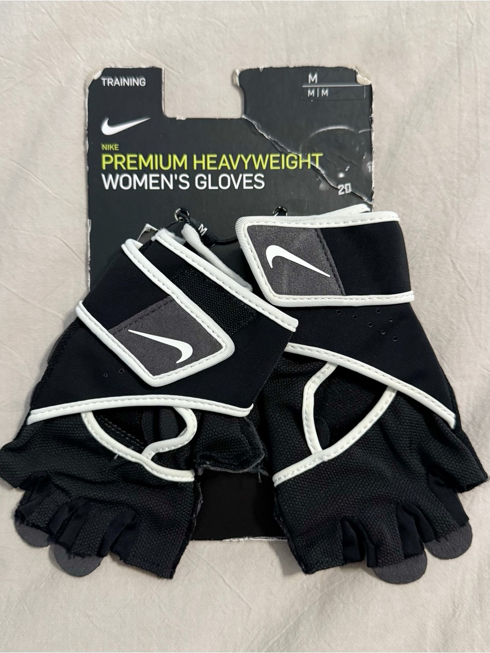 Nike Premium Heavyweight Women's Gloves Gym Training NWT Size M